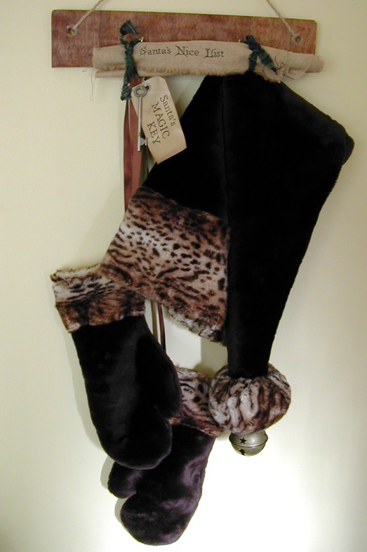 santas-hat-and-mittens-017.JPG