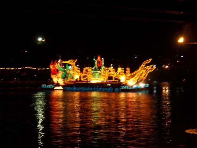 Loy_Krathong_-_River_Float.jpg