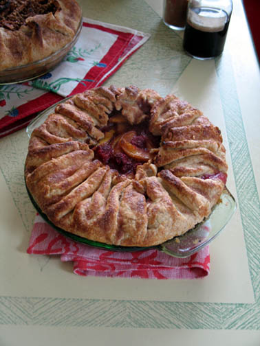 raspberry_nectarine_pie.jpg