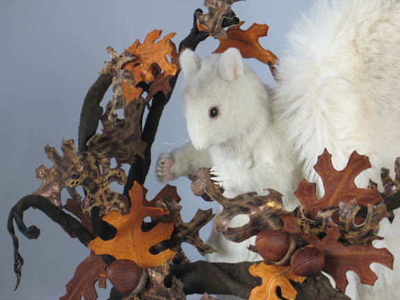 albino-squirrel-w-oak-7-sm.jpg