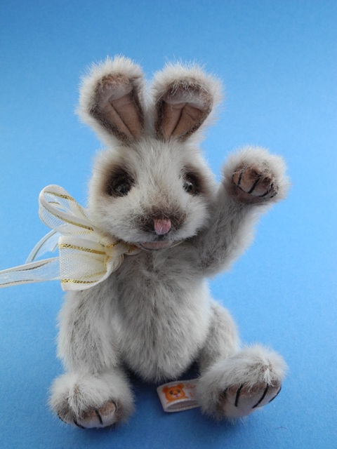 front--bubbles-bunny-rabbit-artist-bear-miniature-jointed-mebears-.JPG