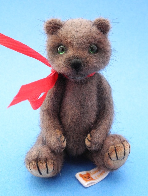 front-chase-cat-bear-artist-bear-miniature-jointed-mebears-best1.JPG