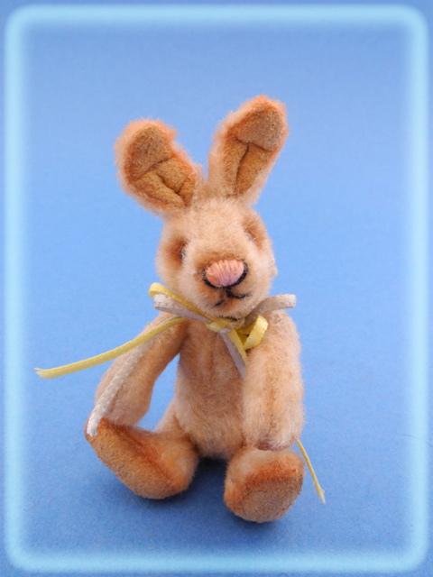 mia-rabbit-artist-miniature-sassy-sculpted-Front.jpg
