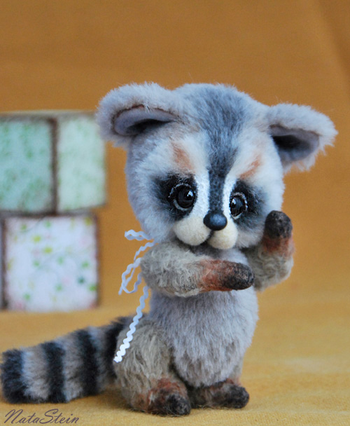 1372507225_raccoon-anatol6.jpg