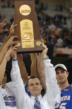 gators-hoist-bball-trophy.jpg