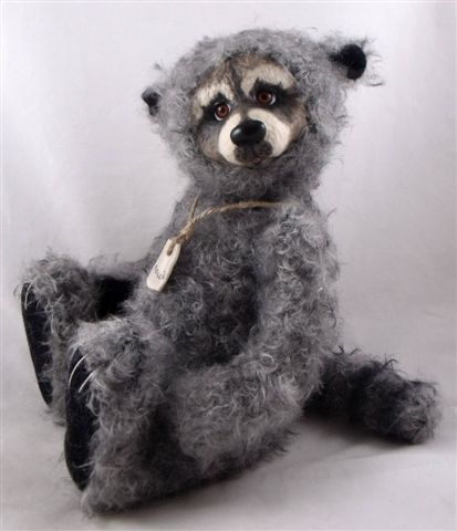 rollie-raccoon-002.jpg-side-good.jpg