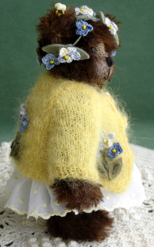 Yellow-sweater-bear-062.jpg