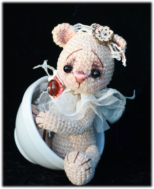 tapioca-amigurumi-artist-bear.jpg