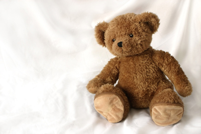 1346221631_teddy-bear-little-girl-040910.jpg