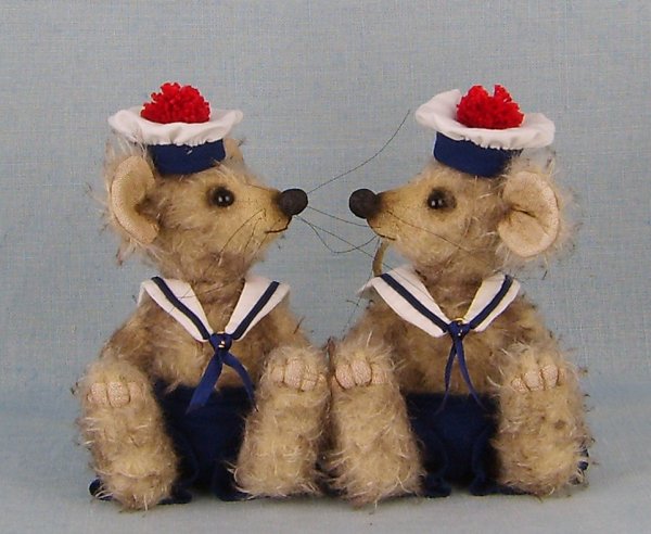 1415986496_two_french_mice_044.jpg