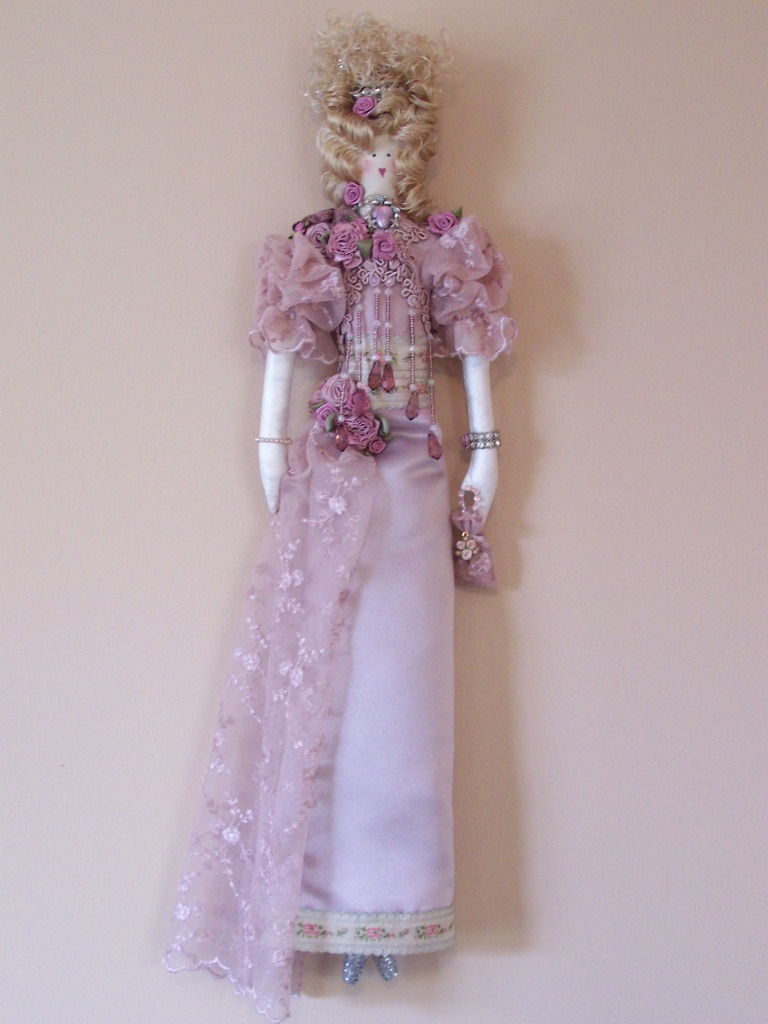 100_1318dolls1.JPG