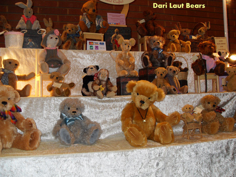 Dari-Laut-Bears-Feb09.jpg