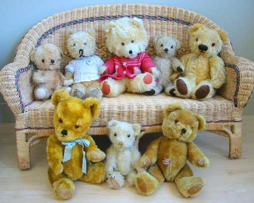 1335804668_antique_bears.jpg