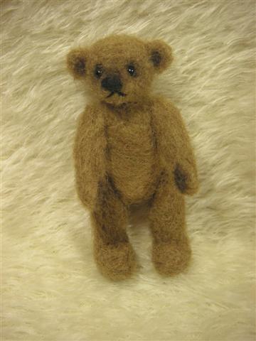 first_needlefelted_bear_3_Small.jpg