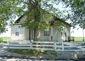 Amish-Schoolhouse.jpg