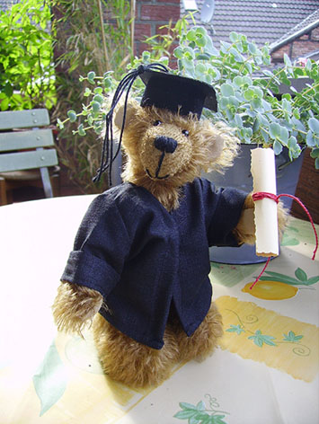 Graduationbear-Nathan-UK.JPG