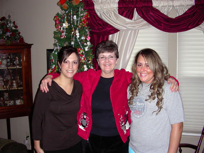 gift-exchange-and-tree-2006-024-400pix.jpg