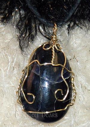 1416229370_jiao_jin_sodalite_pendant.jpg