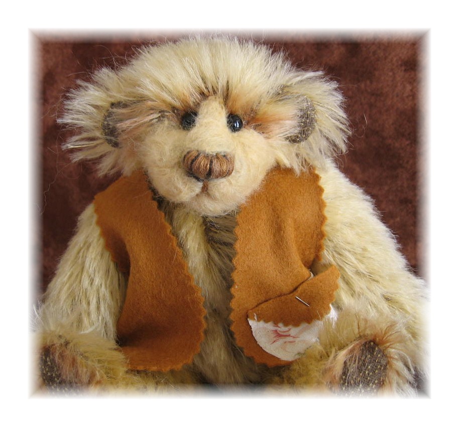 gold_needlefelted_bear.jpg