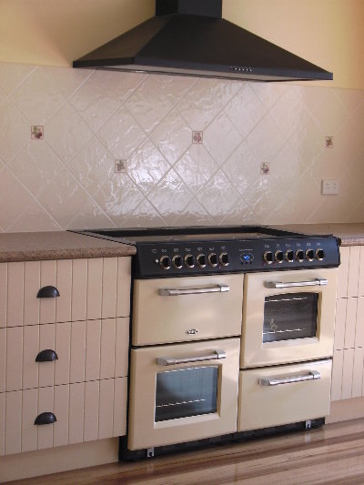 Kitchen-tiling-1.JPG