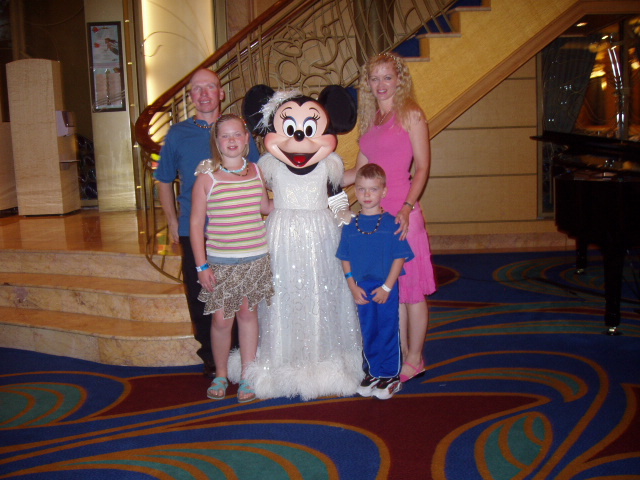 DCL-Minnie-1.JPG