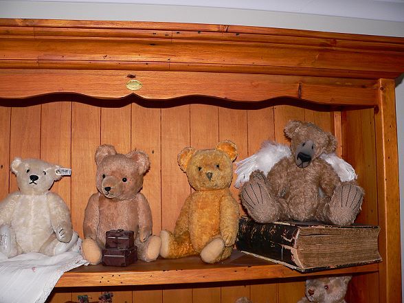 COLLECTIONS_002_BEARS.jpg